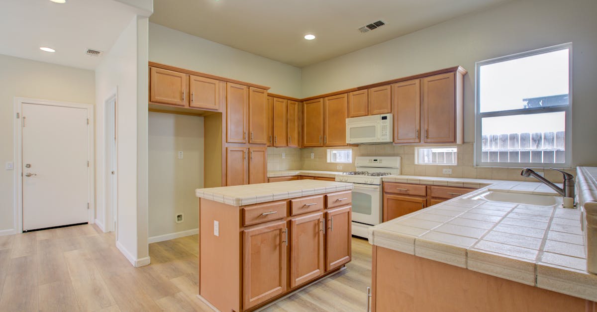 Contrasting Colours: Making a Statement with Your Backsplash Selection